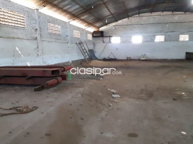 Capiatá: 1.350m2 + oficinas, entrada p/ camiones, 2.800 usd