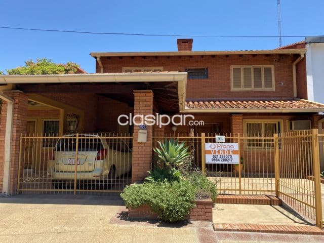 Casa de 7 dormitorios en Barrio Bella Vista, zona Centenario