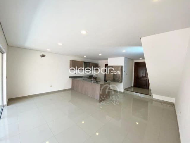 Duplex en venta zona del yacht