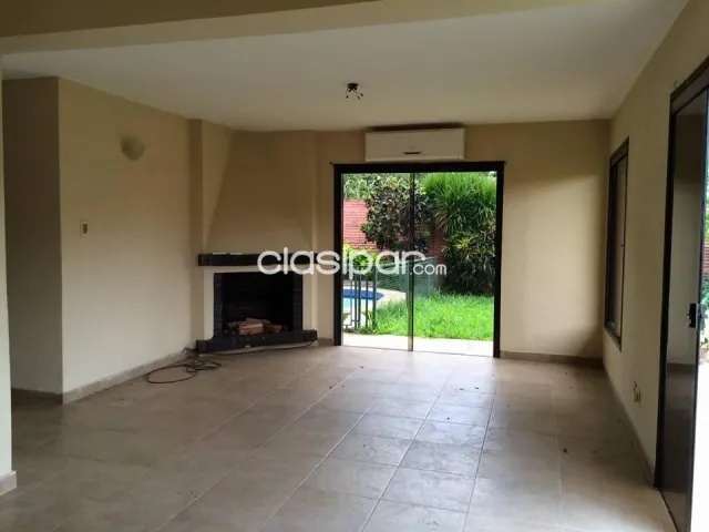 Los laureles: Elegante residencia – 3 suites, jardín, piscina, 1.300 usd — foto 4