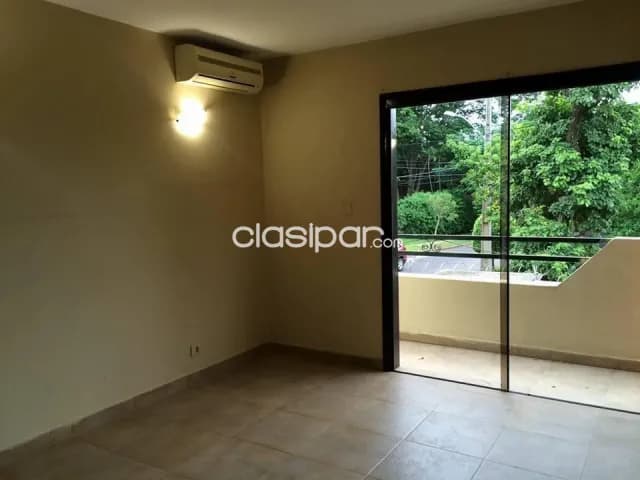 Los laureles: Elegante residencia – 3 suites, jardín, piscina, 1.300 usd — foto 5