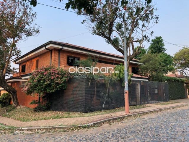 Carmelitas - asa: Sofisticada residencia en venta, piscina, jardín, 450.000 usd