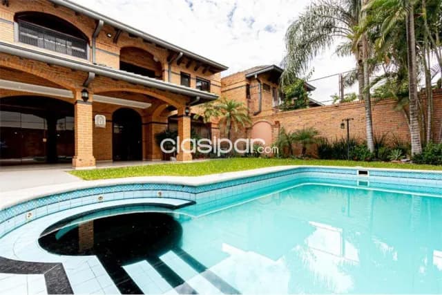 Residencia a la venta en el barrio Madame Lynch. 400,000 USD, foto 2