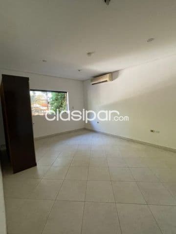 Se alquila casa zona Shoping del Sol