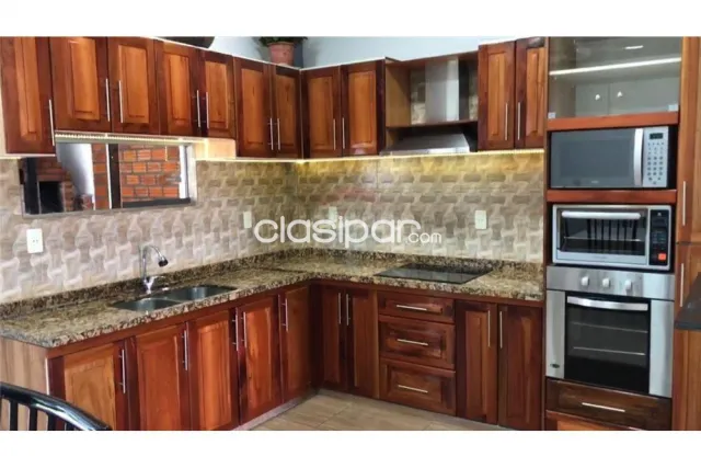 casa con piscina en el barrio San Francisco, sobre avenid: 3 habitaciones y 3 baños — foto 4