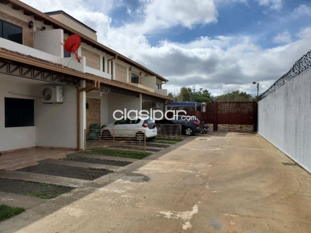Duplex en condominio cerrado en el area 1!!