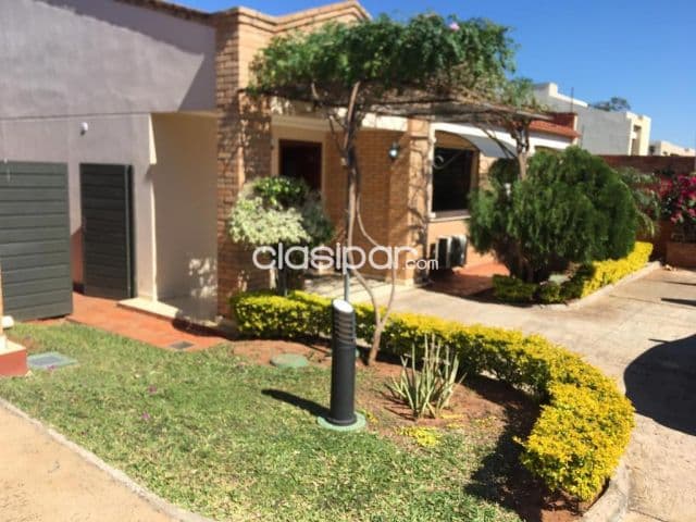 Casa en Luque - Condominio Cerrado Balcones