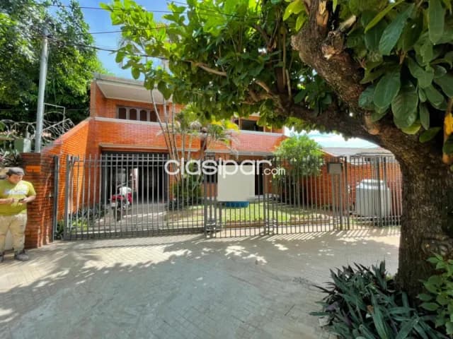 Villa Morra: Planta baja, reciclada total, 4 suites, piscina, jardín, 12.000.000 gs — foto 2