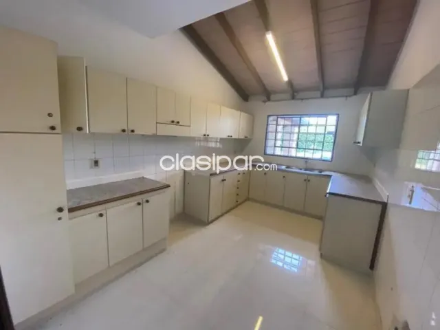 Ycua satí – goethe: Bellísima residencia, 5 dormitorios, gran jardín, piscina, 1.800 usd, foto 3