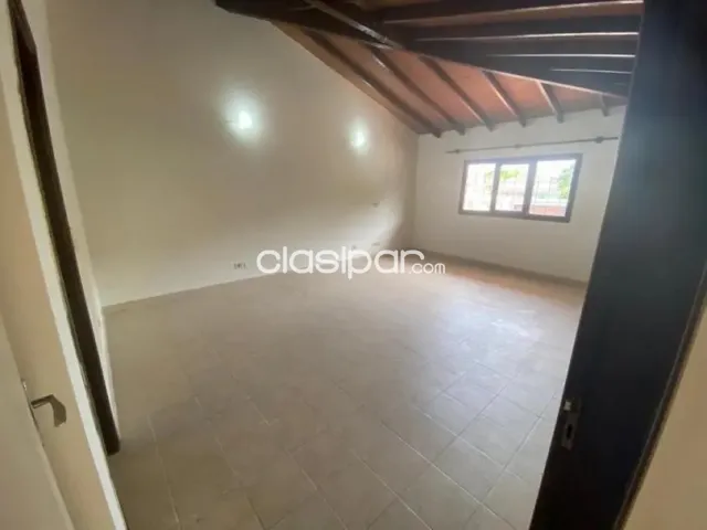 Ycua satí – goethe: Bellísima residencia, 5 dormitorios, gran jardín, piscina, 1.800 usd, foto 4