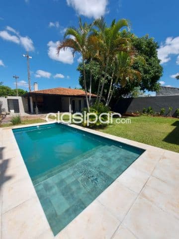 Z/ cit: Impecable residencia, 3 suites, gran jardín, piscina, 9.450.000 gs