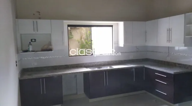 Lambare – el pueblo: Confortable residencia, 3 dormitorios, jardín – 4.500.000 gs — foto 2