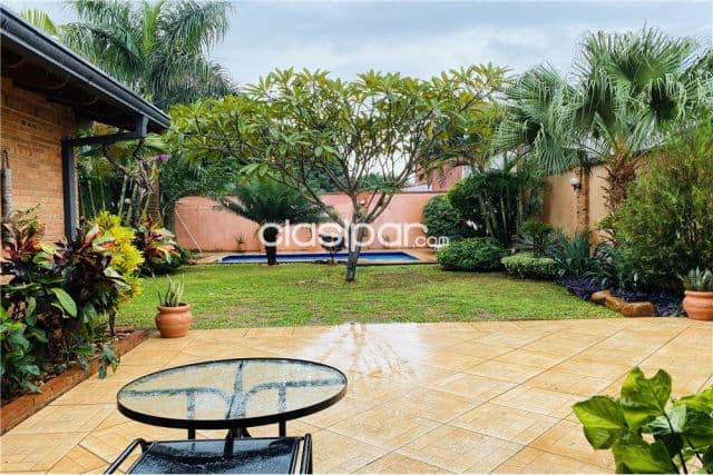 Hermosa casa en barrio Herrera 440,000 usd