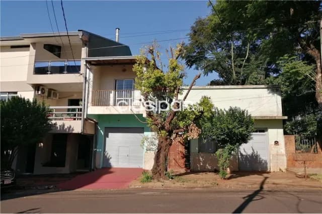 casa en pleno centro de Encarnación: 4 habitaciones y 3 baños — foto 3