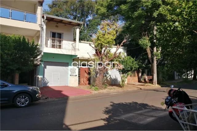 casa en pleno centro de Encarnación: 4 habitaciones y 3 baños — foto 4