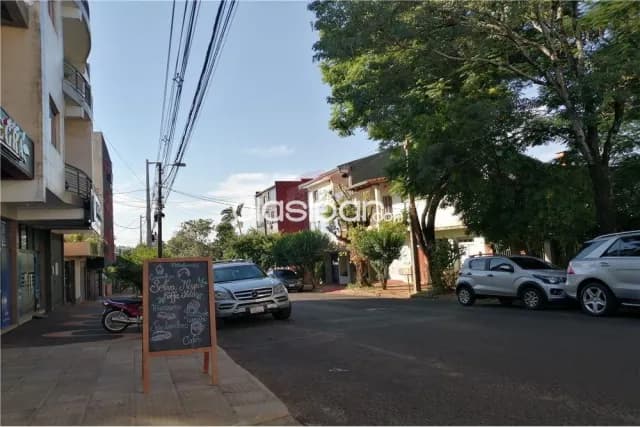 casa en pleno centro de Encarnación: 4 habitaciones y 3 baños — foto 5