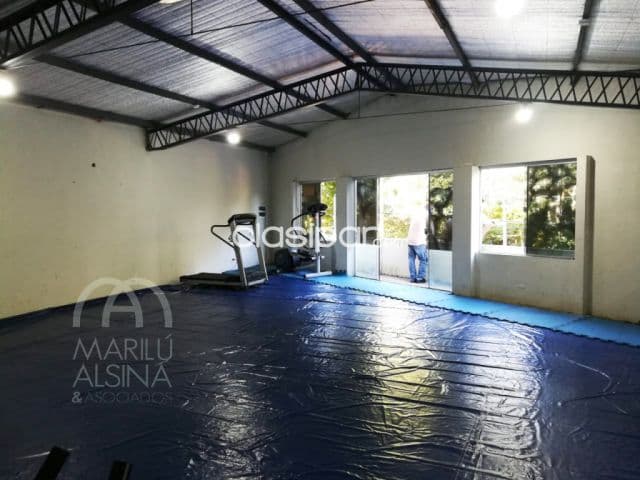 Deposito en venta con 2 salones excelente ubicacion en Villa Elisa