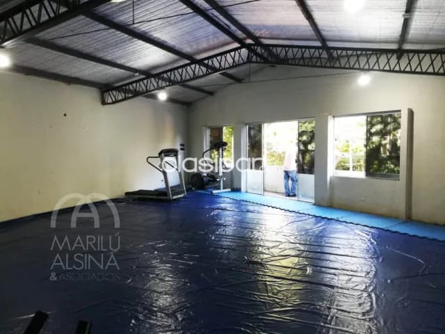 Deposito en venta con 2 salones excelente ubicacion en Villa Elisa, foto 2