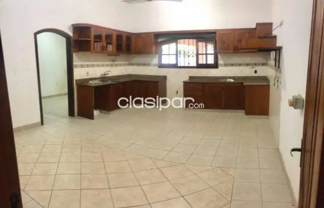 Trinidad / mburucuya: Confortable residencia, 4 dormitorios, jardín, piscina, 7.000.000 +, foto 5
