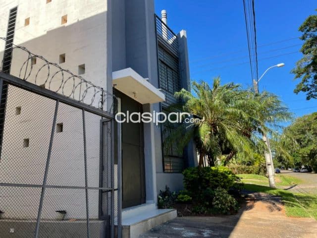 El mangal (prox. Ips): Elegante residencia, 4 dormitorios, jardín, 10.000.000 gs