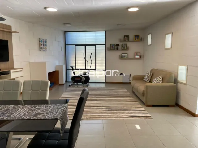 El mangal (prox. Ips): Elegante residencia, 4 dormitorios, jardín, 10.000.000 gs — foto 4