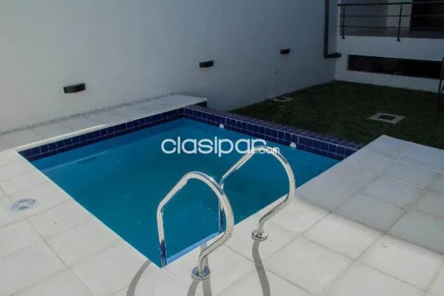 Mburucuya – Trinidad: Elegante duplex, 3 suites, jardín, piscina, finisima – 8.000.000 gs, foto 2