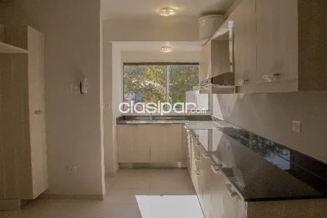 Mburucuya – Trinidad: Elegante duplex, 3 suites, jardín, piscina, finisima – 8.000.000 gs, foto 3