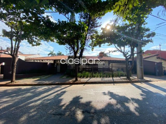 Bo mcal estigarribia: Impecable residencia, 4 dormit, amplio patio, piscina, 5 parking — foto 1