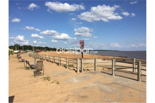 terreno a metros de la playa de Carmen del Paraná: Superficie de terreno 800 m2