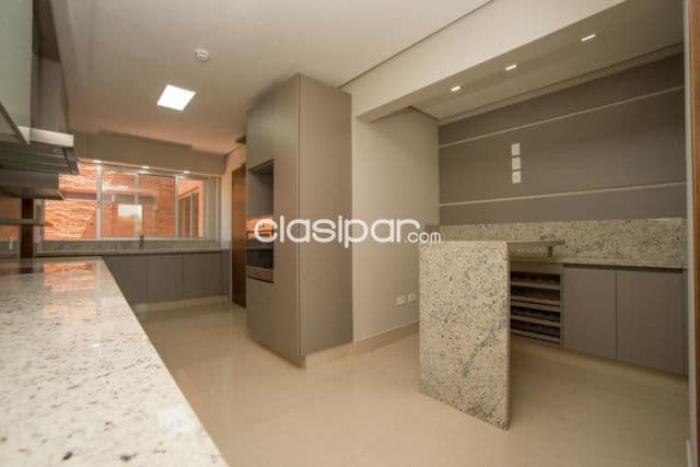 Departamento 3 dmts. 2 suite, zona BCP, Molas Lopez ,delujo 2 cocheras ,250 Ms2 propios