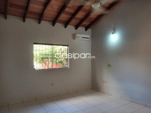Casa en Luque Loma Merlo — foto 2