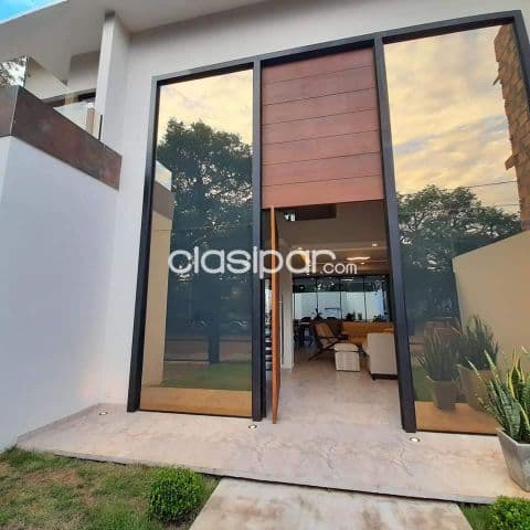 Residencia Moderna en Luque, Zona CONMEBOL Aeropuerto con 5 dorm. C202