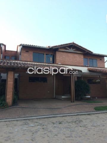 Duplex en Luque zona el cit en condominio