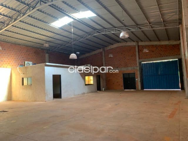 hermoso y amplio Deposito en Luque — foto 1