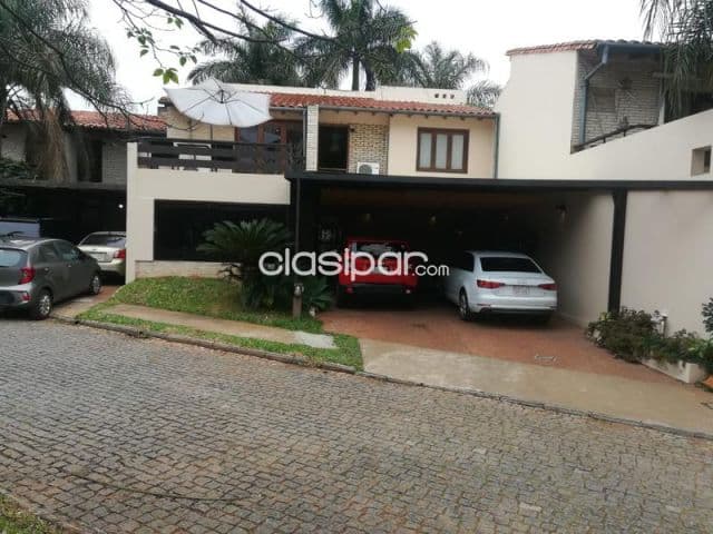 Hermosa Casa en barrio cerrado zona Shopping Pinedo