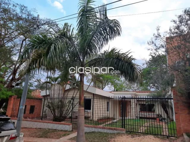 Los laureles, prox. Rep. Argentina: Totalmente planta baja, 3 dormitorios, jardín, garaje, foto 2