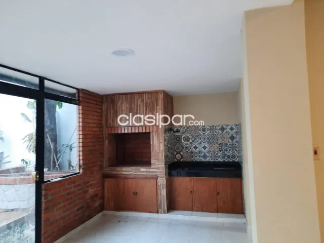 Los laureles, prox. Rep. Argentina: Totalmente planta baja, 3 dormitorios, jardín, garaje, foto 4