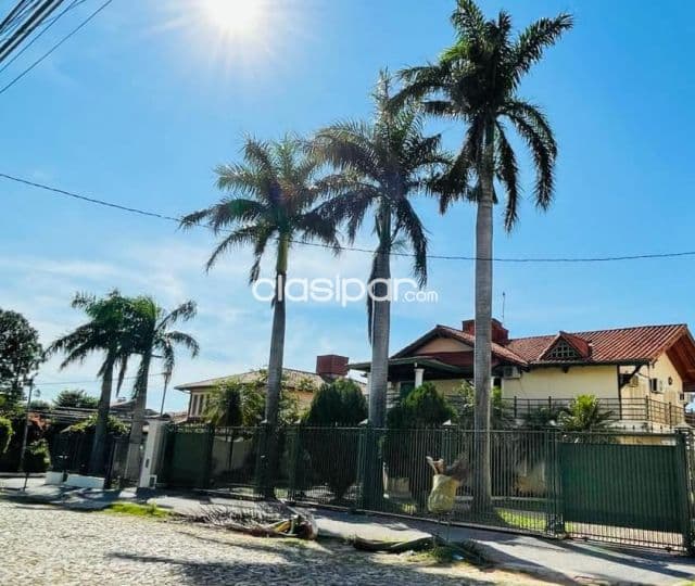 C220c. VENDO Hermosa residencia en Lambare. A pasos de Hiper El Pueblo con 5 dorm, foto 1