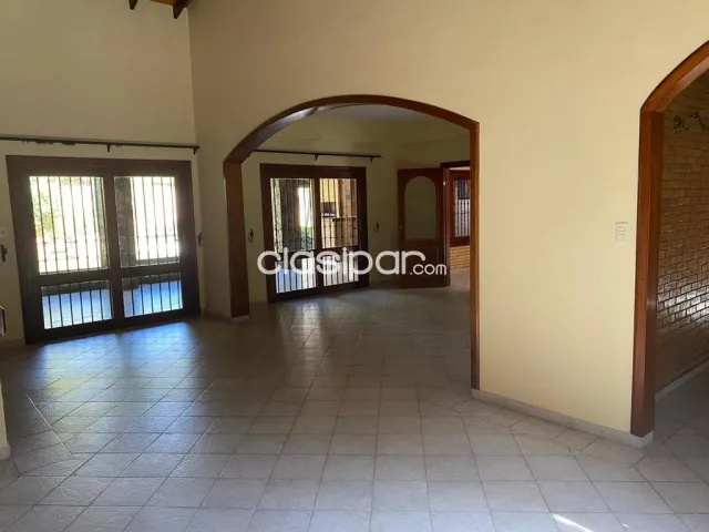 Z/ paseo la galeria – ykuá satí: Elegante residencia, 3 dormit, jardín, piscina, foto 3