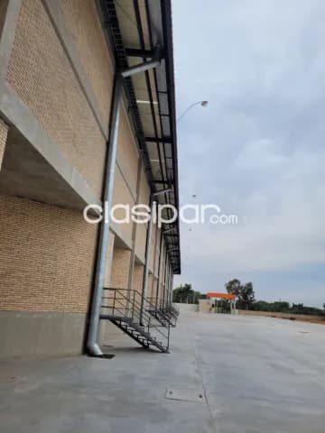 S/ av. Mcal. Lopez (Fernando de la Mora): Imponenete depósito, 1.340 m2, - 900.000 usd — foto 4