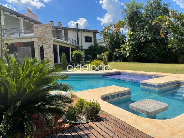 Amplia Residencia a la venta en Mburicao — foto 2