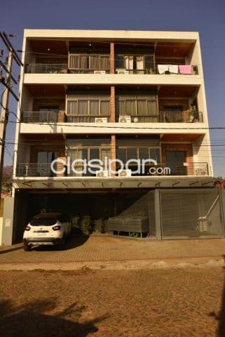 Edificio comercial de 1.800 m2, construido en 3 terrenos + 6 terrenos para ampliar