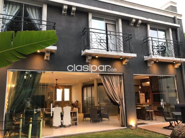 Vendemos hermosa y unica casa en su estilo en la zona residencial de Carmelitas‼️ cod 0394