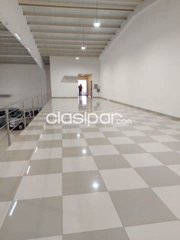 Showroom con depósito en alquiler frente a la terminal de ómnibus, foto 1