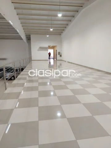 Showroom con depósito en alquiler frente a la terminal de ómnibus, foto 2