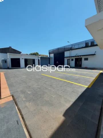 Showroom con depósito en alquiler frente a la terminal de ómnibus, foto 3