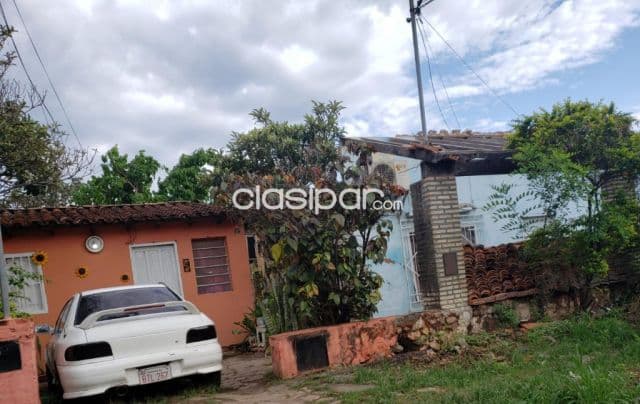 Oferta hermoso terreno con gran frente y pequeña casa en Villa Aurelia