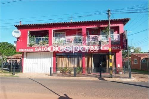 casa con local comercial en Itauguá: 4 habitaciones y 2 baños — foto principal