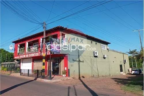 casa con local comercial en Itauguá: 4 habitaciones y 2 baños — foto 3