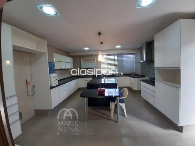 Exclusiva residencia en venta con diseño de vanguardia y ascensor zona mburucuyá — foto 5